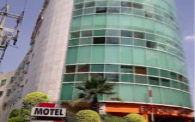 Hm Hotel Y Suites Plaza