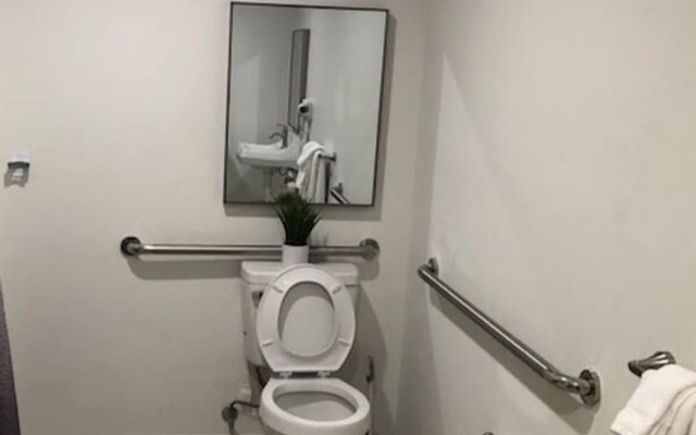 Villa Alamari Inn And Suites