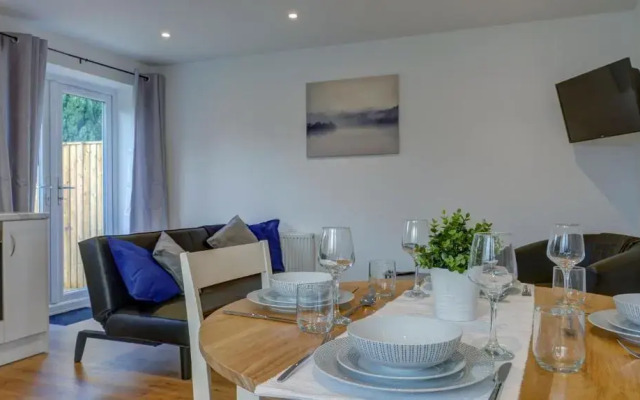 Low Cost, 4 Bed with Parking & Large Garden 04