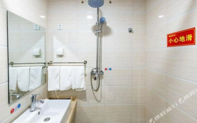 Xinhe Business Hotel