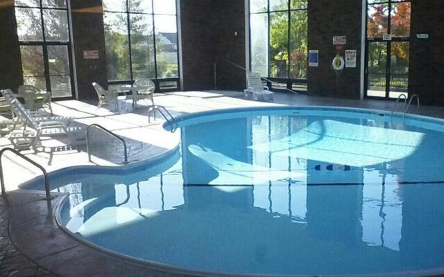 Branson Royal Inn & Suites