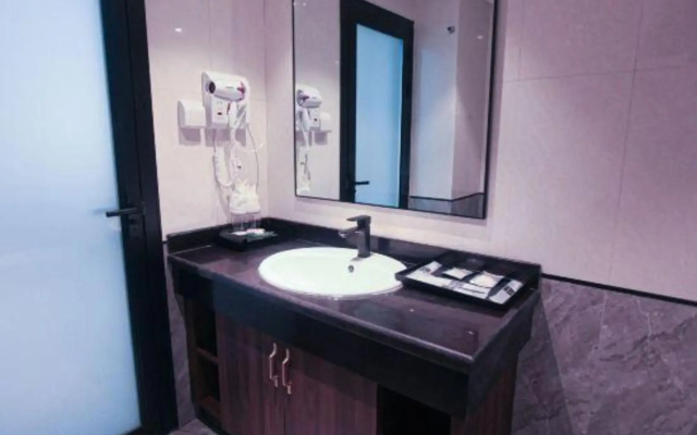 Huazhou Hotel