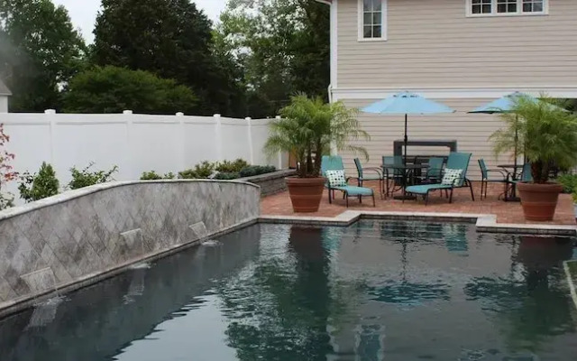 Hope and Glory Inn and Vineyard