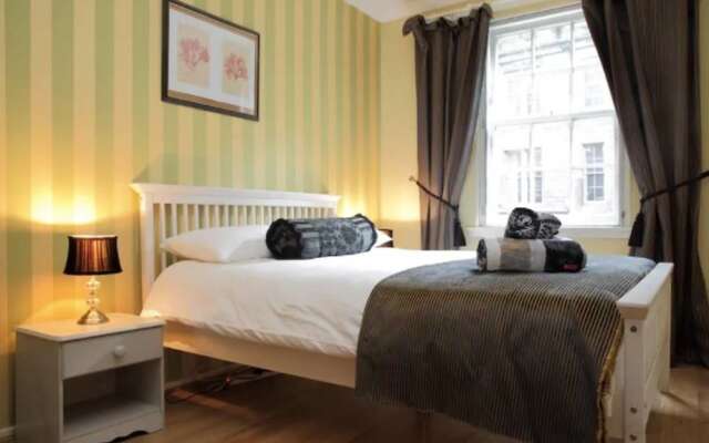 JOIVY Stylish Castle View Apartment