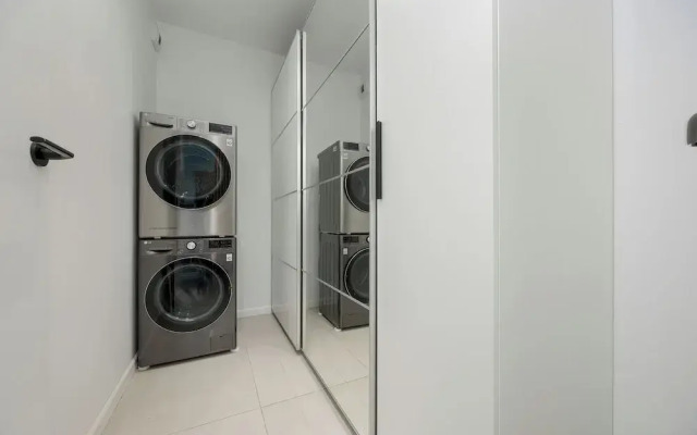 Family 3-bedroom Apartment by Renters