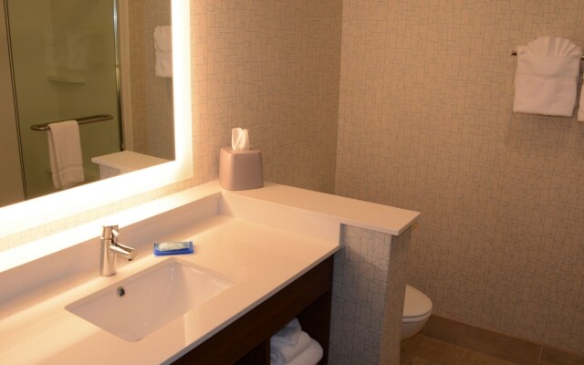 Holiday Inn Express & Suites Pittsburgh - Monroeville, an IHG Hotel