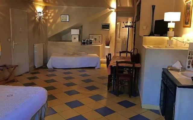 Logis Le Mas Et La Flambee Du Luberon