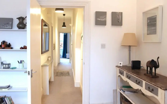 Trendy 2BD Flat in West Hampstead