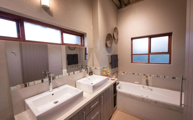 eKhaya Bush Villa