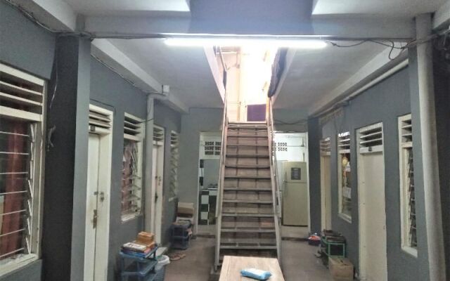 Hannah House - Female Room Only by ZUZU