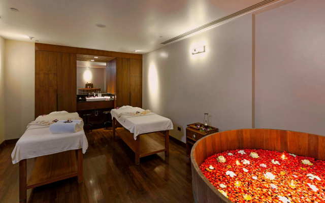 Le Meridien Phuket Beach Resort - photo 3