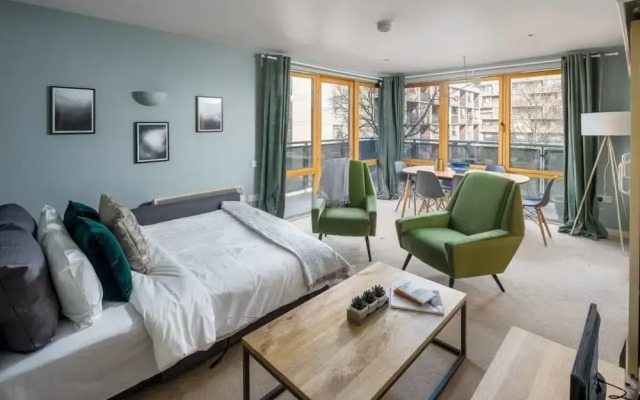 Modern 2 bed apt W/balcony 10 Mins to King's Cross