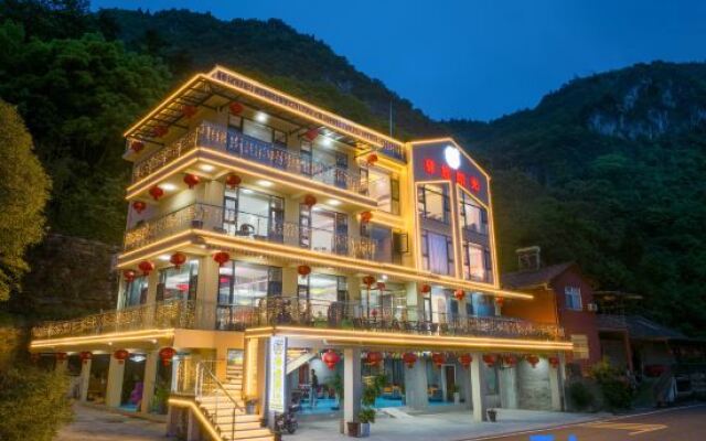 Yunlv Sunshine Homestay (Yichang Three Gorges Home Scenic Area)