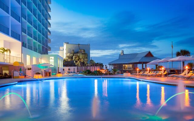 Holiday Inn Express & Suites Panama City Beach - Beachfront by IHG