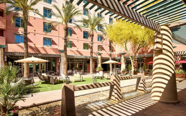 Renaissance® Phoenix Glendale Hotel & Conference Center