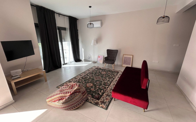 Villa - Sleeps 6 - Near Local Attractions