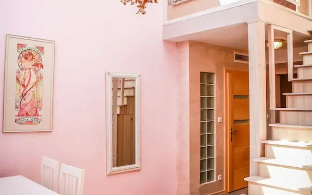 Sky & Light Apartments