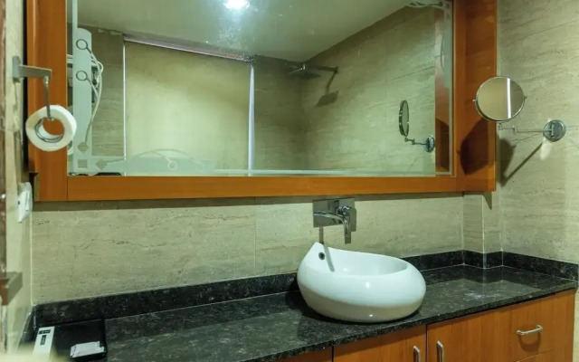 Hotel Platinum Palace Near Medanta Hospital Sector 38