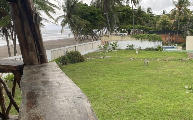 Gallina E Palo Beachfront Hotel