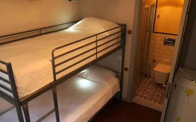 Tilas - Rooms in 19th Century Wooden Townhouse,Kadikoy