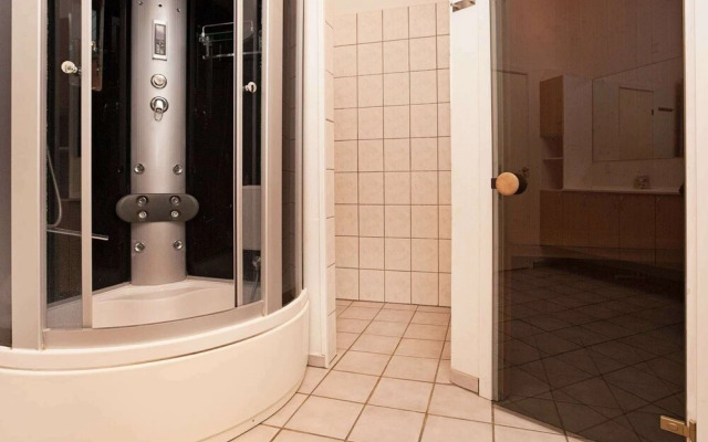 Rustic Holiday Home in Ebeltoft with Hot Tub