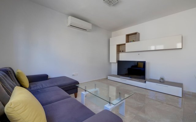 Modern 2BR Apartment in Central St Julian's