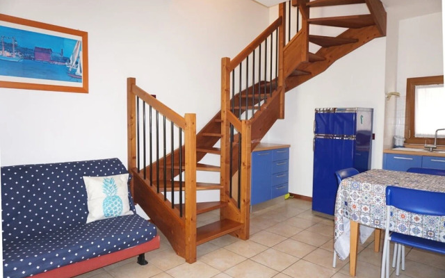 Holiday House With Pool and Garden