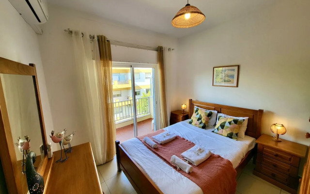 Quarteira Central 2 by Homing