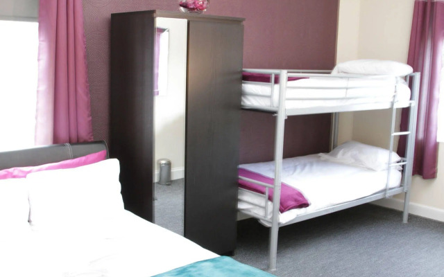 OYO Gin House Hotel