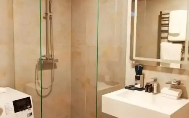 Roze Center Apartments