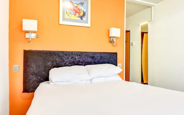 The Hotel Rafiya, Redditch