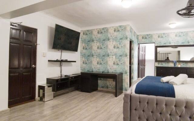 8-bdr Penthouse With A Private Rooftop & Jacuzzi