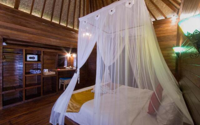 Amora Hut's