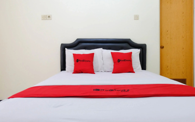 RedDoorz near Universitas Kristen Satya Wacana