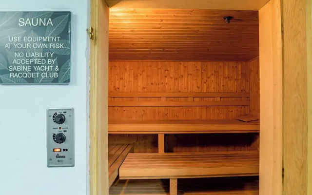 Sabine Yacht & Racquet #8D