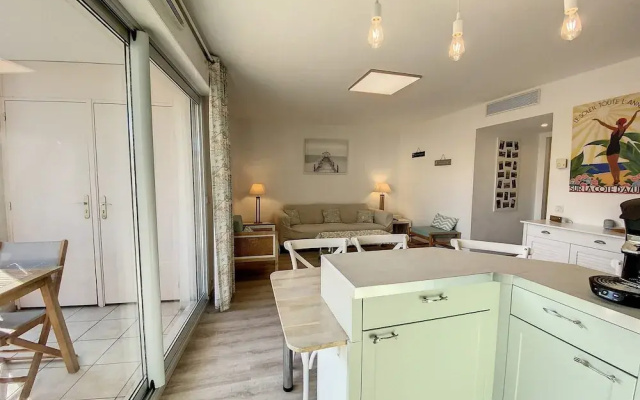 Terrace Apartment Near the Beach