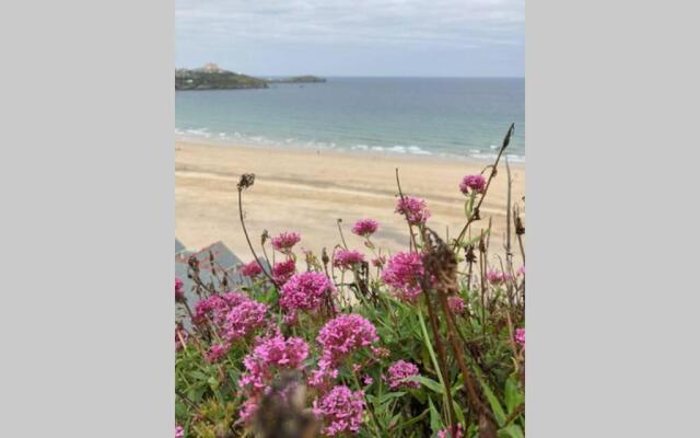 Beautiful 3 bedroom apartment by the Sea