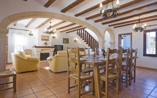 Villa - 4 Bedrooms with Pool, WiFi and Sea views - 105045