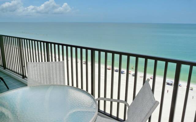 Charming Beachfront Condo With Pool, spa and Views