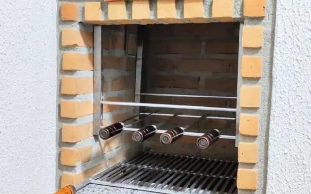 Apto Centro Ubatuba com Varanda Gourmet, Suíte e Piscina