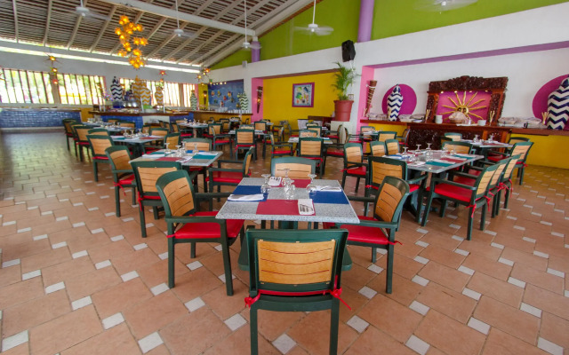 Decameron Los Cocos Guayabitos, Ramada All-Inclusive Resort