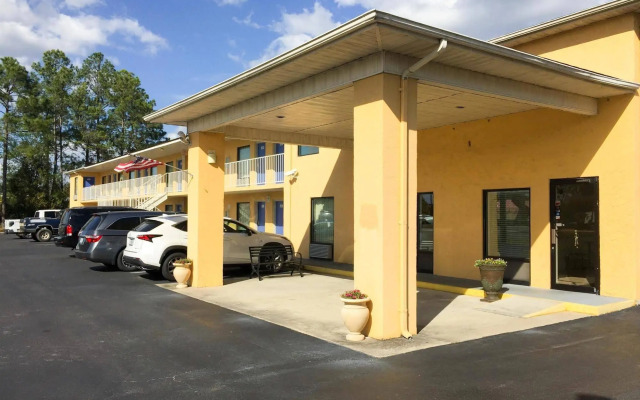 Motel 6 Macclenny, FL