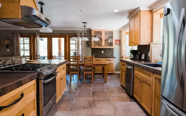 Sierra Lakes Retreat