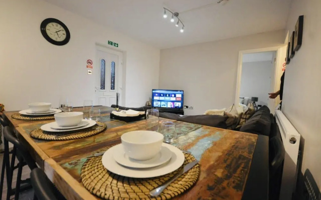 Remarkable 3-bed Ground Floor Apartment - Coventry