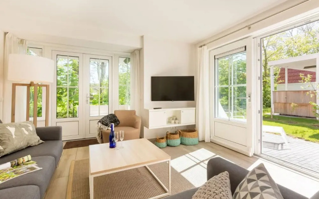 Luxurious Stately Villa With 3 Bathrooms, 1km From the Beach