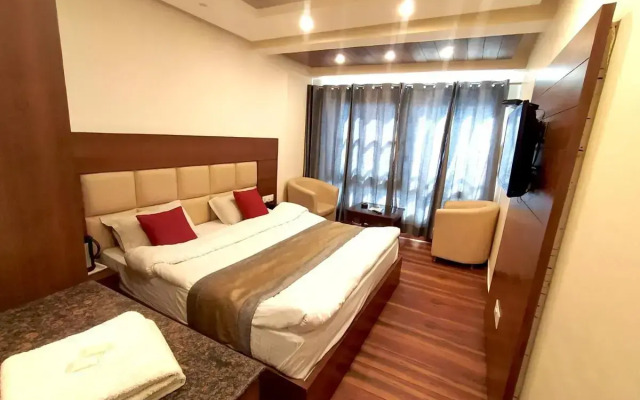 Hotel Samrat | On Mall Road with complimentary Parking