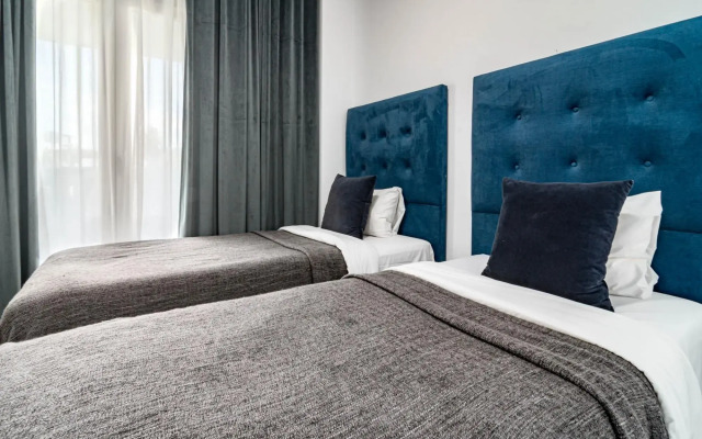 PR20 - Beach front flat Puerto Banus