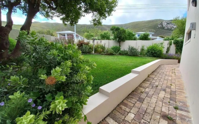 Steenbok House Self Catering Apartment