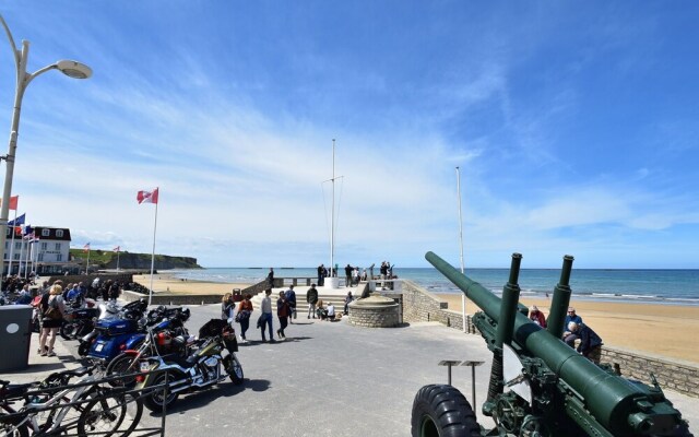 Alluring Holiday Home in Colleville-sur-mer With Terrace