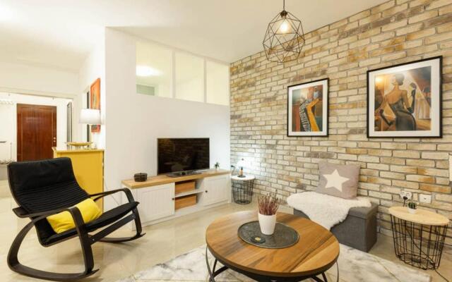 Spacious stylish studio up to 4ppl close to centre
